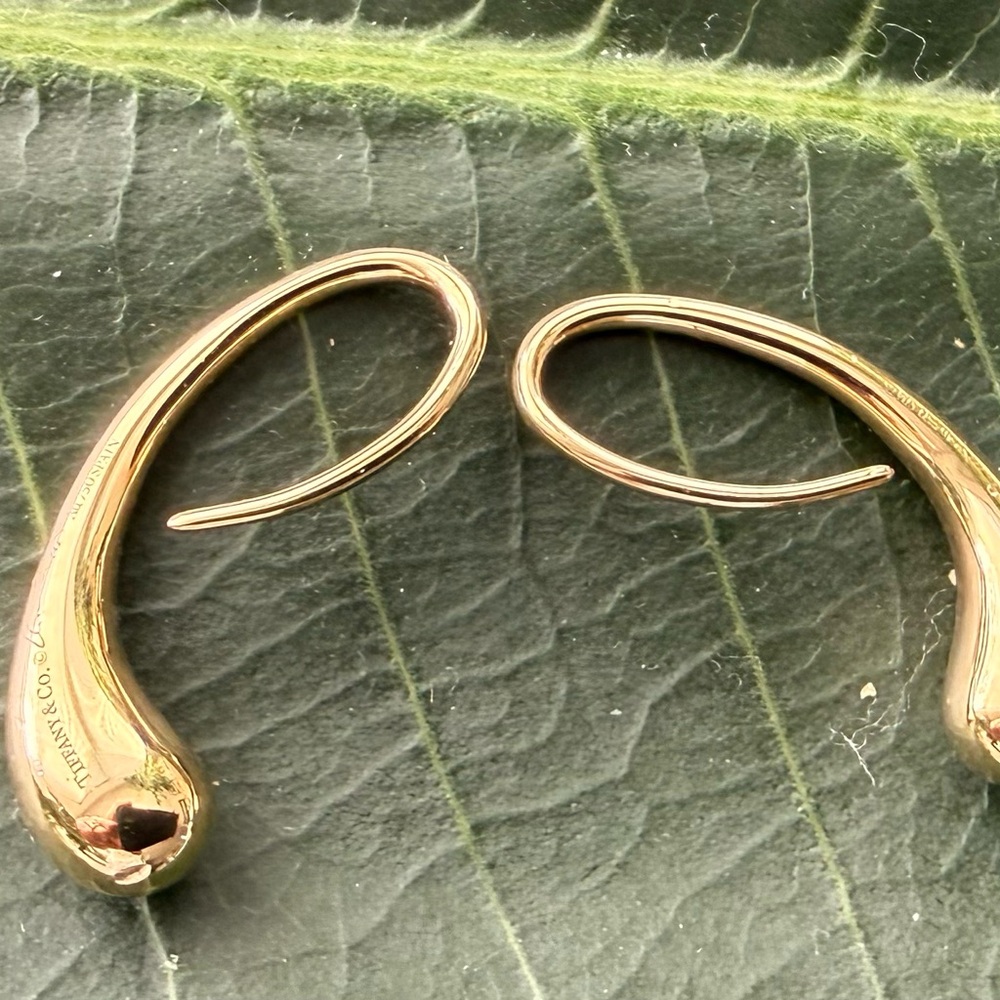 Tiffany & Co. Elegant Gold Drop Earrings - Picture 2 of 13